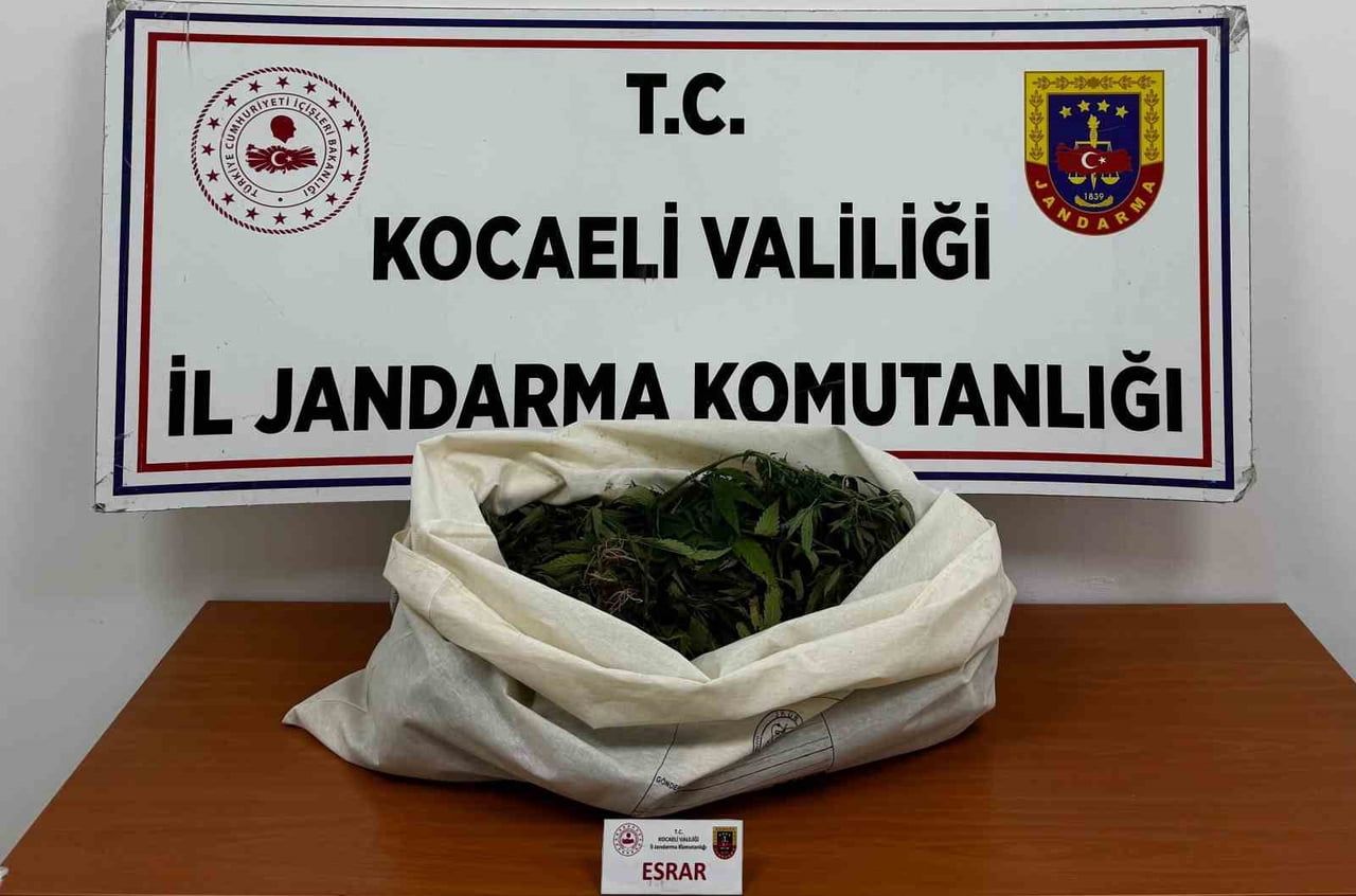KOCAELİ'NİN 4 İLÇESİNDE JANDARMA EKİPLERİ TARAFINDAN DÜZENLENEN UYUŞTURUCU OPERASYONLARINDA 3 KİLO...