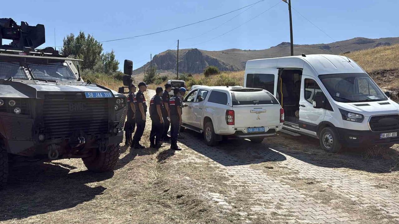 SİVAS’IN DİVRİĞİ İLÇESİNDE 3 GÜNDÜR ARANAN 11 AYLIK BEBEK SORUŞTURMASINDA GÖZALTINA ALINAN ŞÜPHELİ...