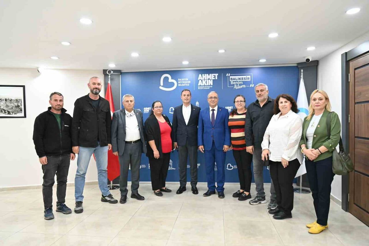 CHP AYVALIK İLÇE YÖNETİMİNİN ZİYARETİNDE BAŞKAN AKIN, AYVALIK’A YAPILACAK YENİ YATIRIMLARI...