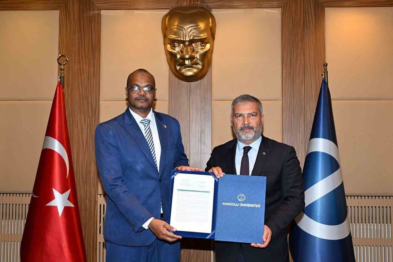 SUDAN CUMHURİYETİ EĞİTİM VE ÖĞRETİM BAKANI DR. TİHAMİ ZEYN HACER BAŞKANLIĞINDAKİ HEYET, ANADOLU...
