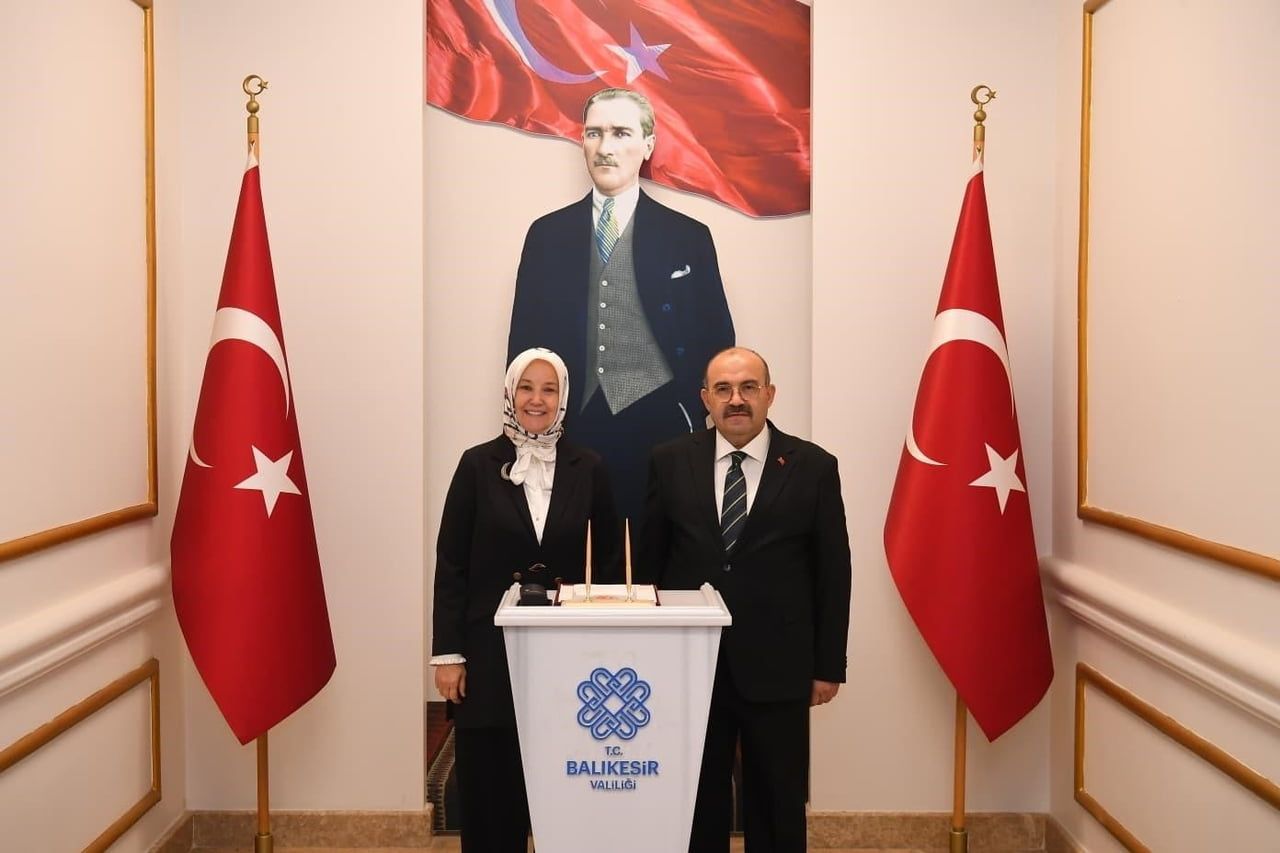 AİLE VE SOSYAL HİZMETLER BAKAN YARDIMCISI LEMAN YENİGÜN, BALIKESİR VALİSİ İSMAİL USTAOĞLU’NU...