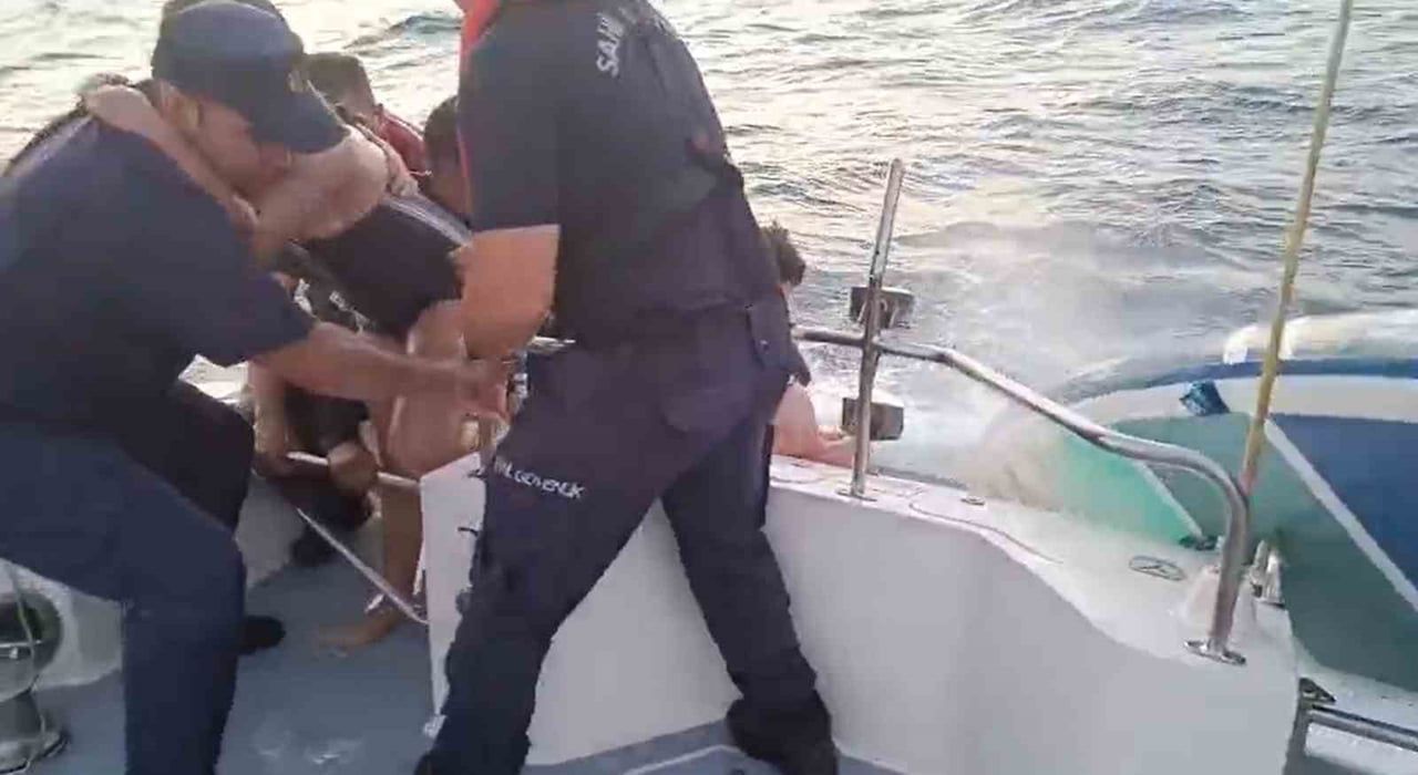YALOVA’NIN ARMUTLU İLÇESİNDE SUP BOARD İLE DENİZE AÇILDIKTAN SONRA AKINTIYA KAPILARAK SÜRÜKLENEN...