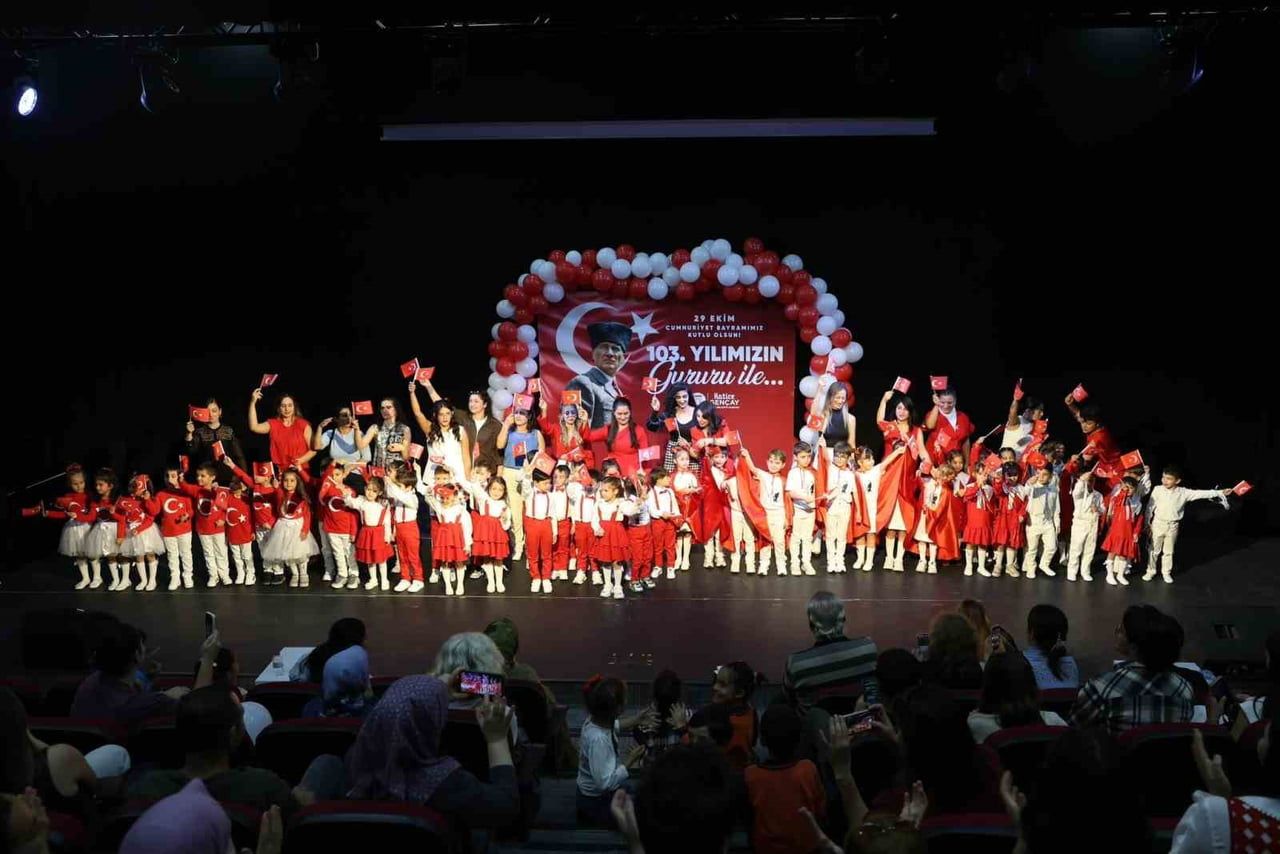 DİDİM BELEDİYESİ DENİZ YILDIZLARI KREŞ VE GÜNDÜZ BAKIMEVİ’NİN MİNİKLERİ, 29 EKİM CUMHURİYET...