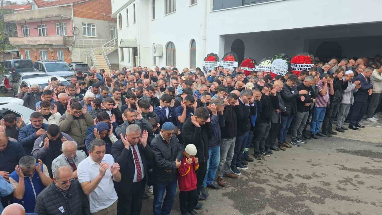 ZONGULDAK’IN KARADENİZ EREĞLİ İLÇESİNDE OKULDA RAHATSIZLANMASININ ARDINDAN KALDIRILDIĞI HASTANEDE...