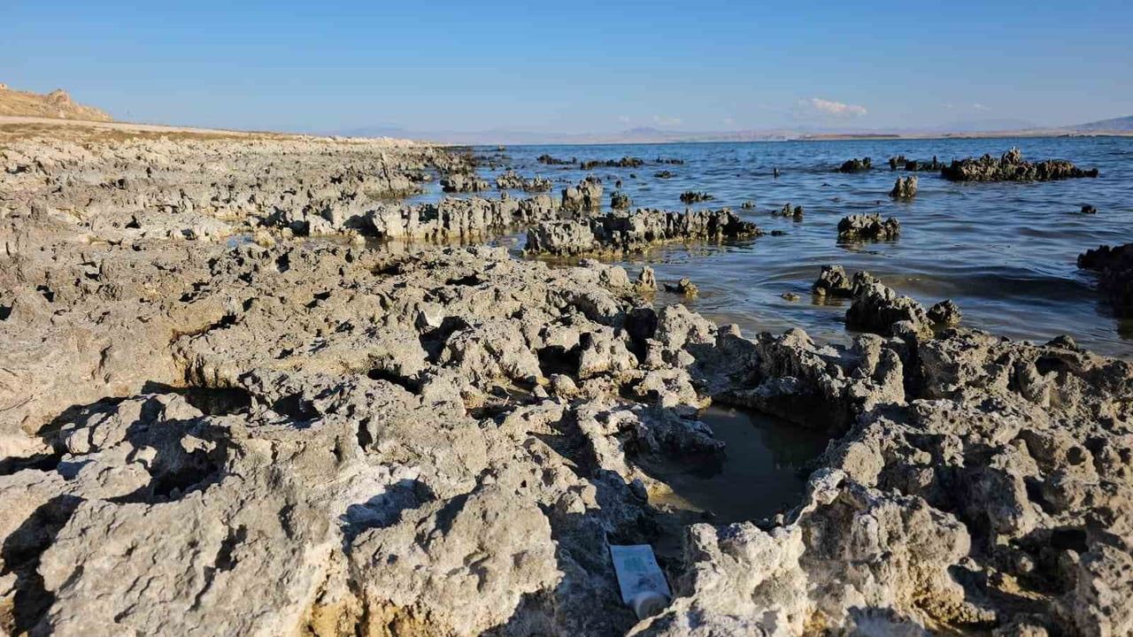 TÜRKİYE'NİN EN BÜYÜK GÖLÜ OLAN VAN GÖLÜ'NDE SU SEVİYESİNDEKİ DÜŞÜŞ, BÖLGEDE ETKİLİ OLAN YAĞIŞLARA...