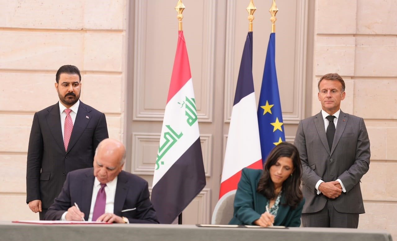 FRANSA CUMHURBAŞKANI EMMANUEL MACRON, IRAK BAŞBAKANI ALİ ZEYDİ İLE BİR ARAYA GELDİ. IRAK İLE...