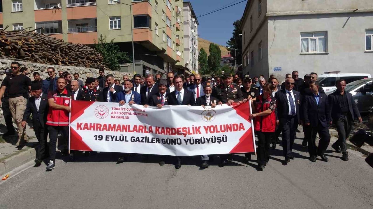 BİTLİS’TE, 19 EYLÜL GAZİLER GÜNÜ DOLAYISIYLA 81 İLDE EŞ ZAMANLI DÜZENLENEN "KAHRAMANLARLA...