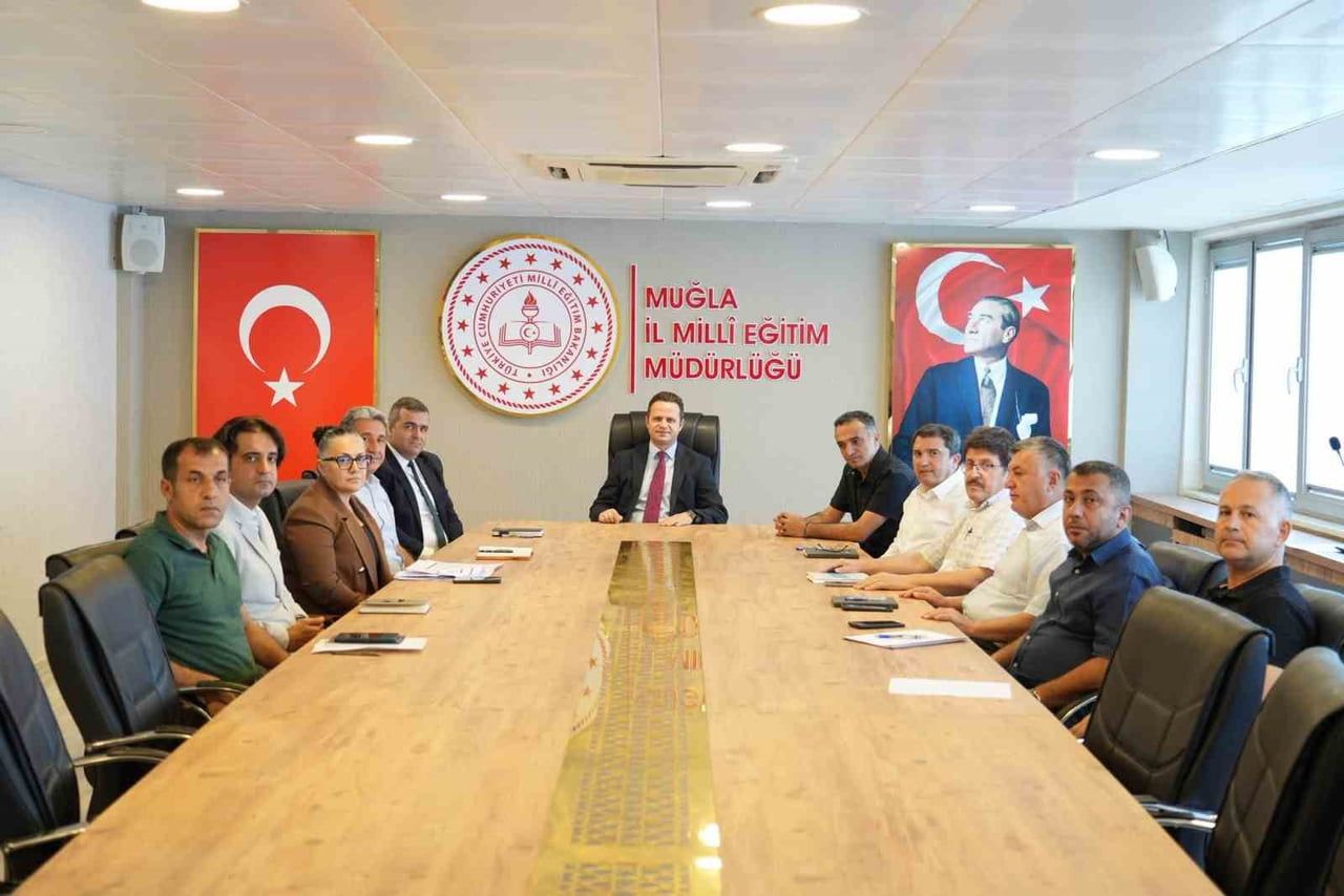 MİLLÎ EĞİTİM MÜDÜRÜ ÇAY BAŞKANLIĞINDA HAFTALIK PLANLAMA TOPLANTISI YAPILDI
