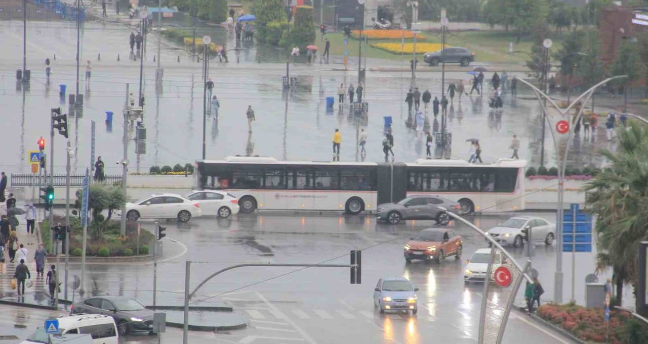 SAMSUN'DA TRAFİĞE KAYITLI MOTORLU KARA TAŞITI SAYISI, 2026 YILI AĞUSTOS AYI SONUNDA BİR ÖNCEKİ...