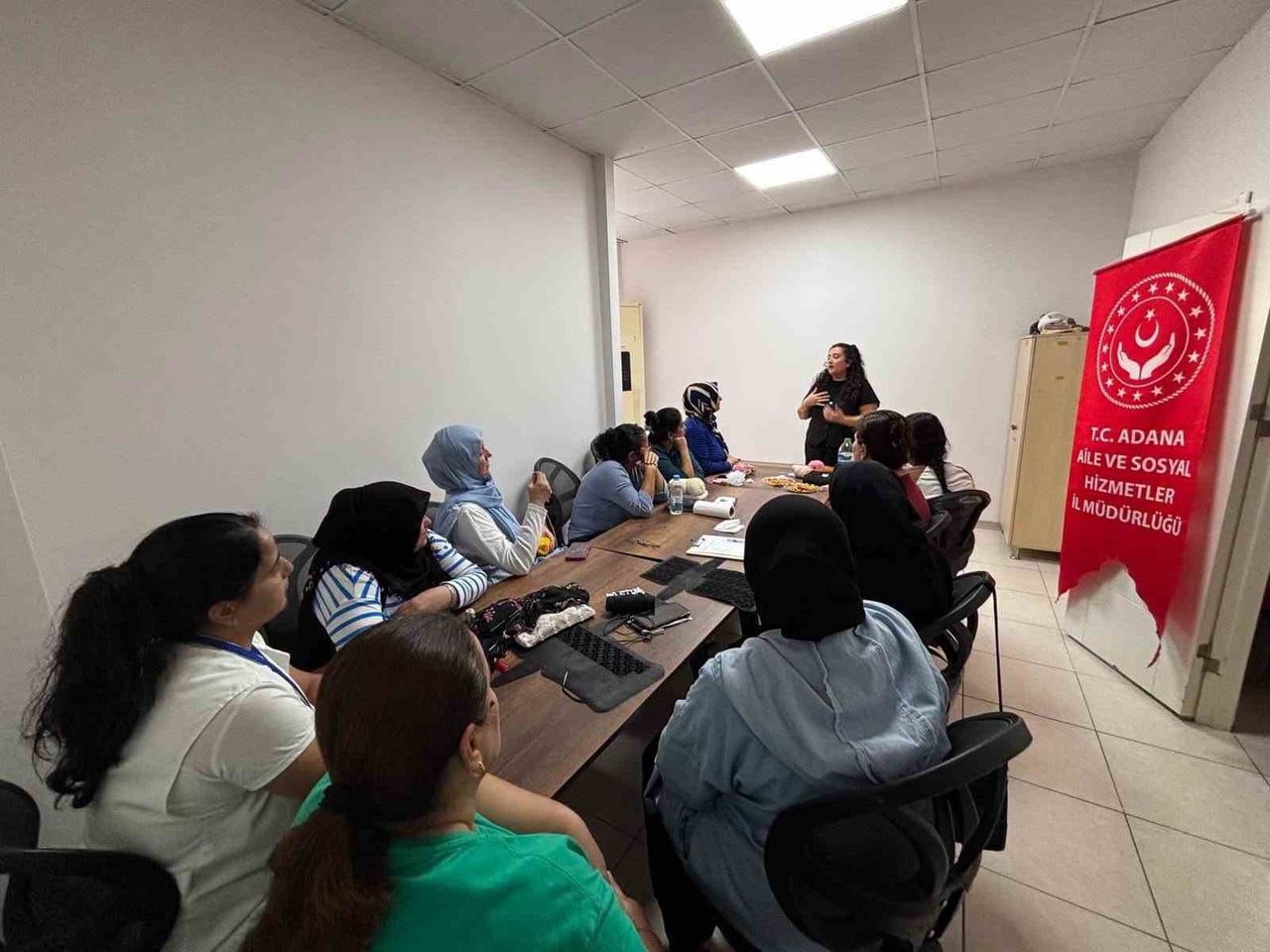ADANA’DA AİLE DESTEK MERKEZİ KURSİYERLERİNE YÖNELİK “EVLİLİK VE AİLE HAYATI” KONULU EĞİTİM...