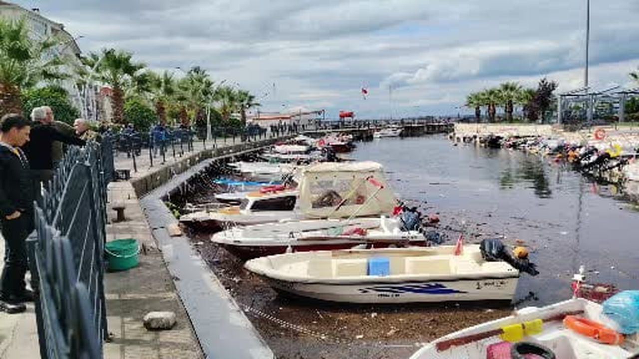 Fırtına balıkçı teknelerinde hasara yol açtı