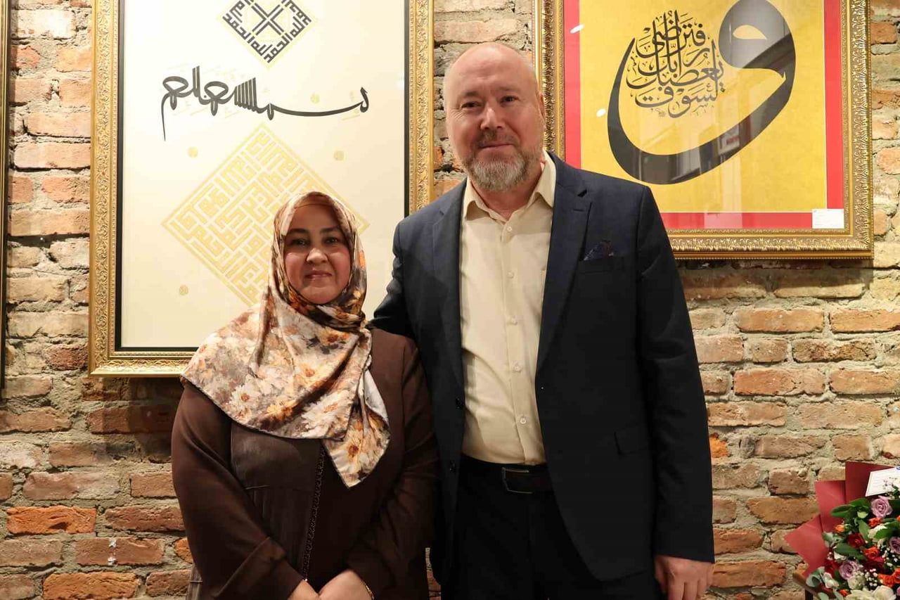 10 YILI AŞKIN SÜREDİR HAT SANATI İLE İLGİLENEN EMEKLİ ASKER ABDÜLHAMİT ÖZÇELİKEL VE EŞİ GÜLÜMSER...