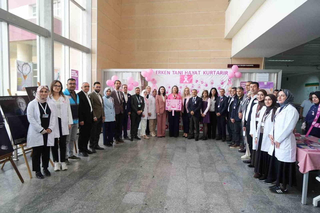 MUŞ DEVLET HASTANESİ’NDE MEME KANSERİ FARKINDALIK AYI KAPSAMINDA ETKİNLİK DÜZENLENDİ.