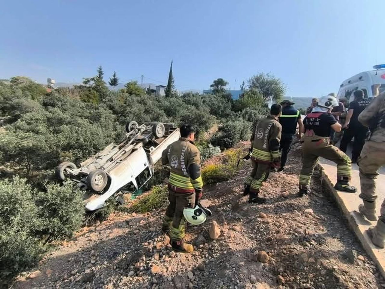 İSKENDERUN’DA MEYDANA GELEN TRAFİK KAZASININ ARDINDAN EKİPLER BÖLGEDE GÜVENLİK ÖNLEMİ...