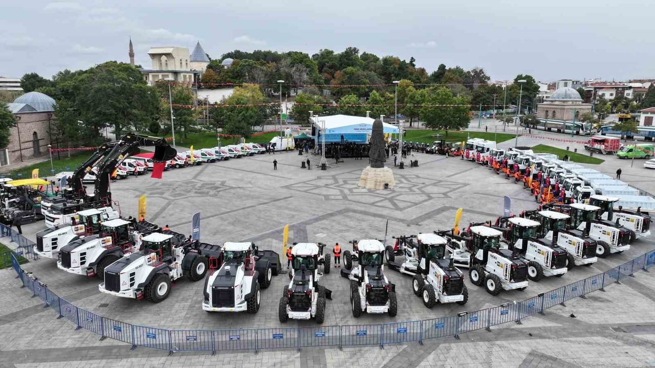 KONYA BÜYÜKŞEHİR BELEDİYESİ ARAÇ FİLOSUNA KAZANDIRILAN 54 YENİ İŞ MAKİNESİ VE ARACIN HİZMETE ALIM...