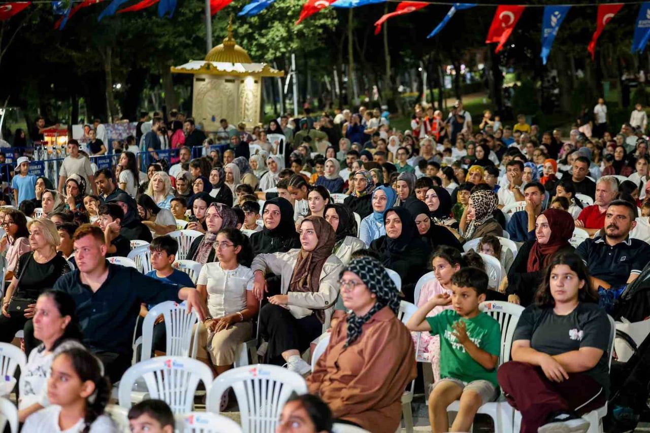 ESENLER BELEDİYESİ, YAZ AKŞAMLARINI KÜLTÜR VE SANAT ETKİNLİKLERİYLE RENKLENDİRMEYE DEVAM EDİYOR....