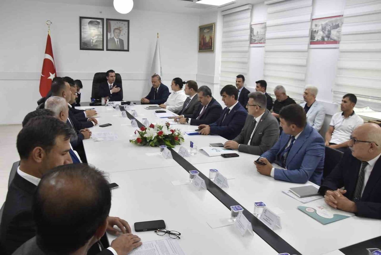 BİTLİS VALİLİĞİ TOPLANTI SALONUNDA, BİTLİS VALİSİ AHMET KARAKAYA BAŞKANLIĞINDA DOĞU ANADOLU...