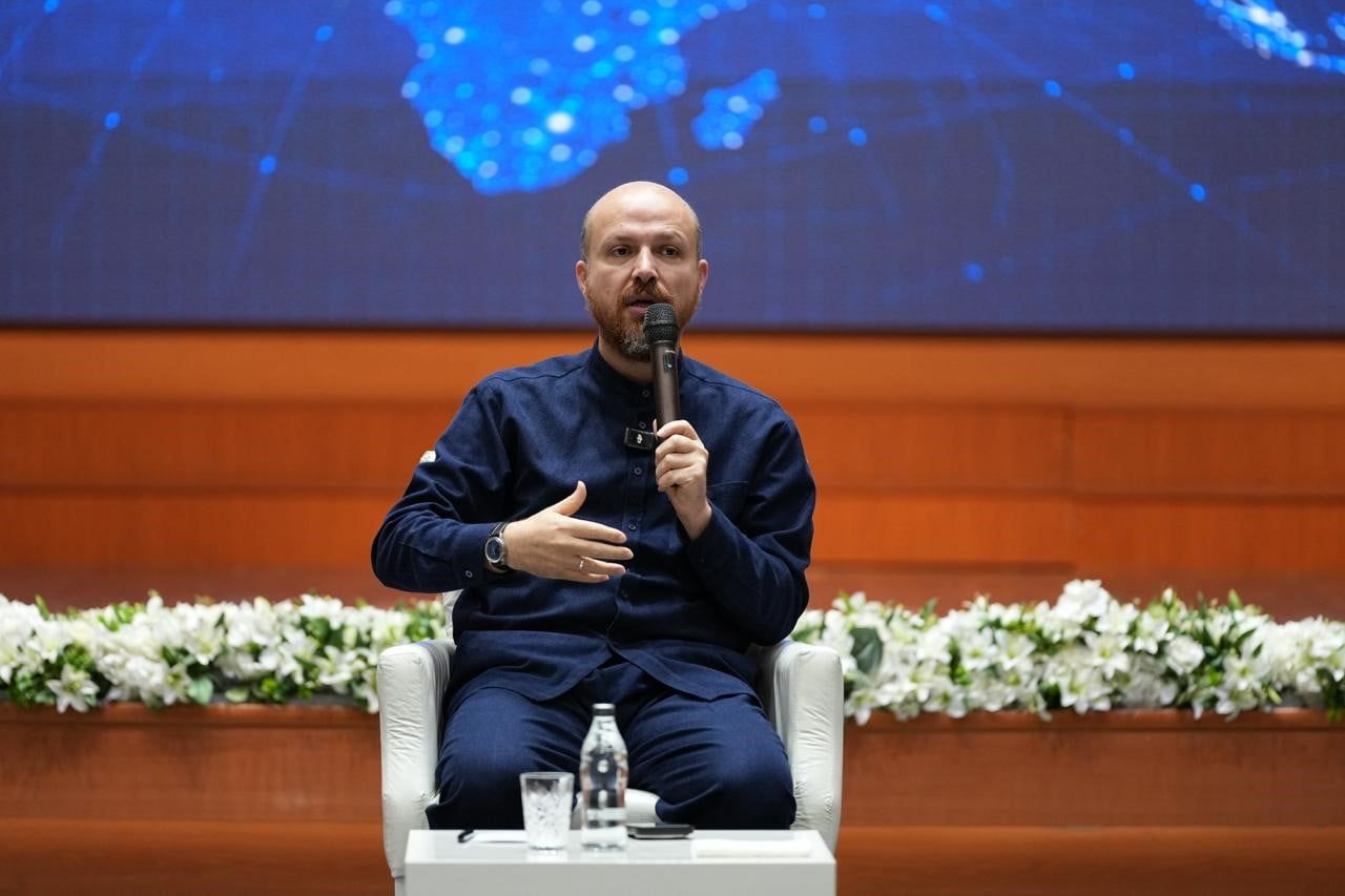 KONUŞMASINDA TÜRKİYE YÜZYILI HEDEFİNİN YALNIZCA EKONOMİK KALKINMA VE REFAH MESELESİ OLARAK...
