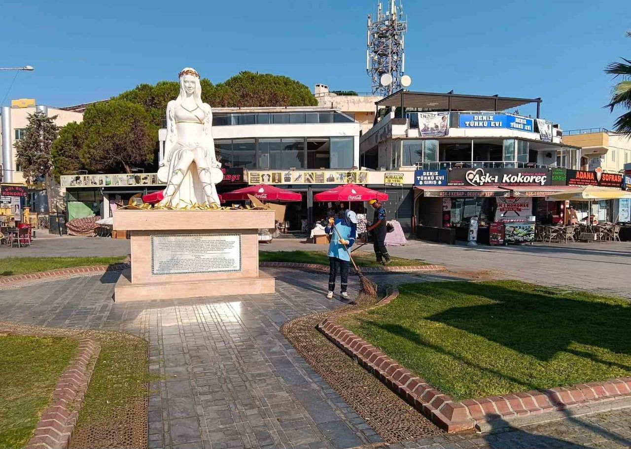 DİDİM BELEDİYESİ EKİPLERİ, KENT GENELİNDEKİ PARK, YEŞİL ALAN VE SAHİL BÖLGELERİNDE BAKIM VE...