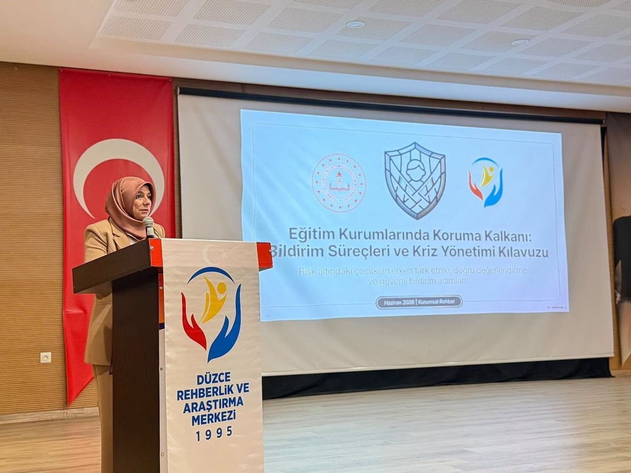 DÜZCE’DE OKUL YÖNETİCİLERİNE YÖNELİK DÜZENLENEN TOPLANTIDA ÖZEL EĞİTİM, REHBERLİK, KRİZE MÜDAHALE...