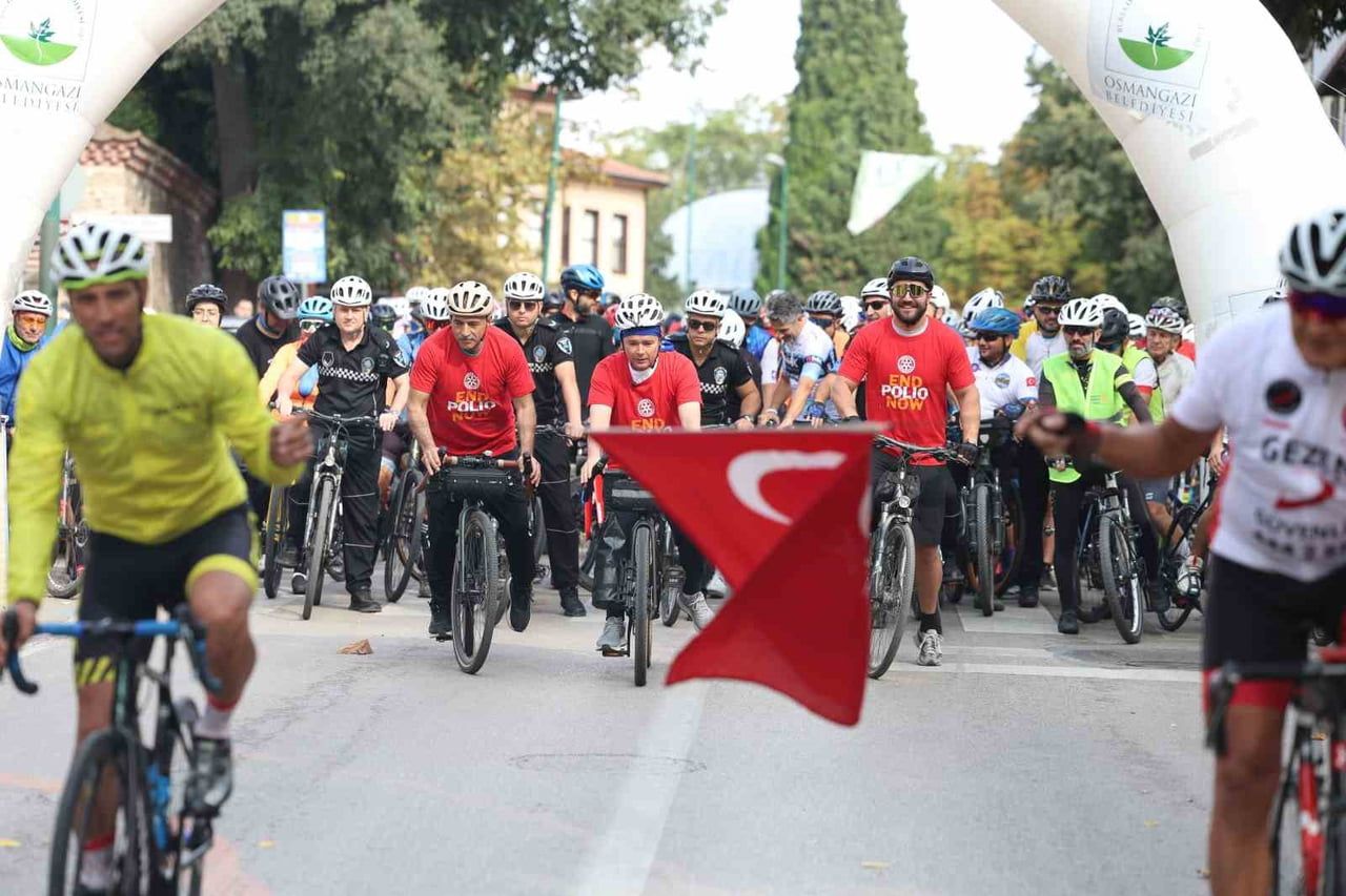 18. TOPHANE-NİLÜFER-MUDANYA BİSİKLET TURU’NDA YÜZLERCE BİSİKLETÇİYLE BİRLİKTE PEDAL ÇEVİREN...