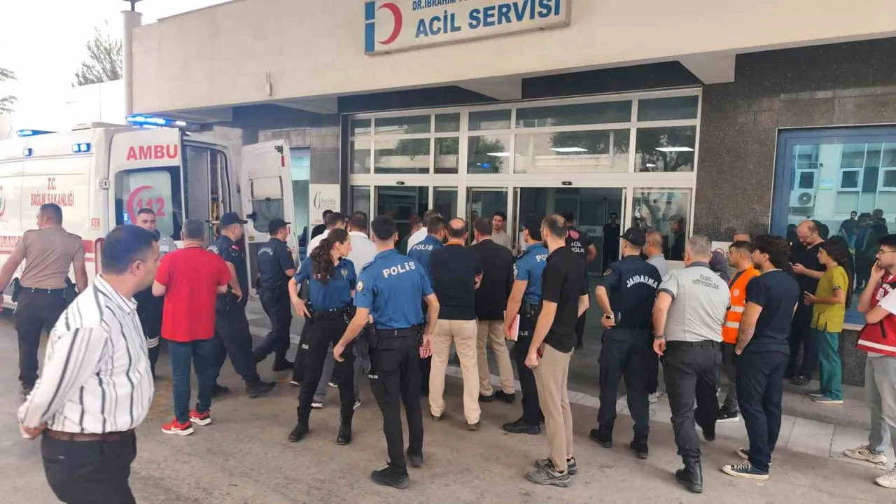 MANİSA'NIN TURGUTLU İLÇESİNDE OKUL SERVİSİ BEKLEYEN ÖĞRENCİLERE YÖNELİK SİLAHLI SALDIRIDA 11...