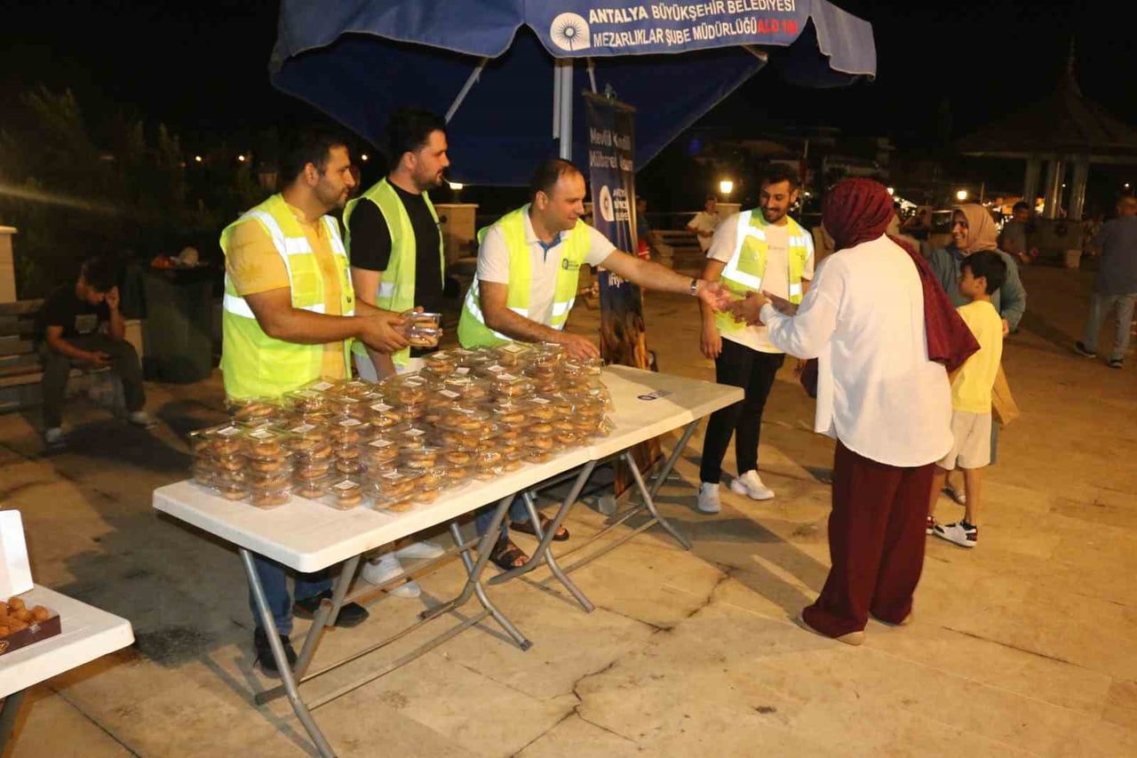 ANTALYA BÜYÜKŞEHİR BELEDİYESİ, MEVLİT KANDİLİ VESİLESİYLE KENT GENELİNDEKİ 19 İLÇEDE VATANDAŞLARA...