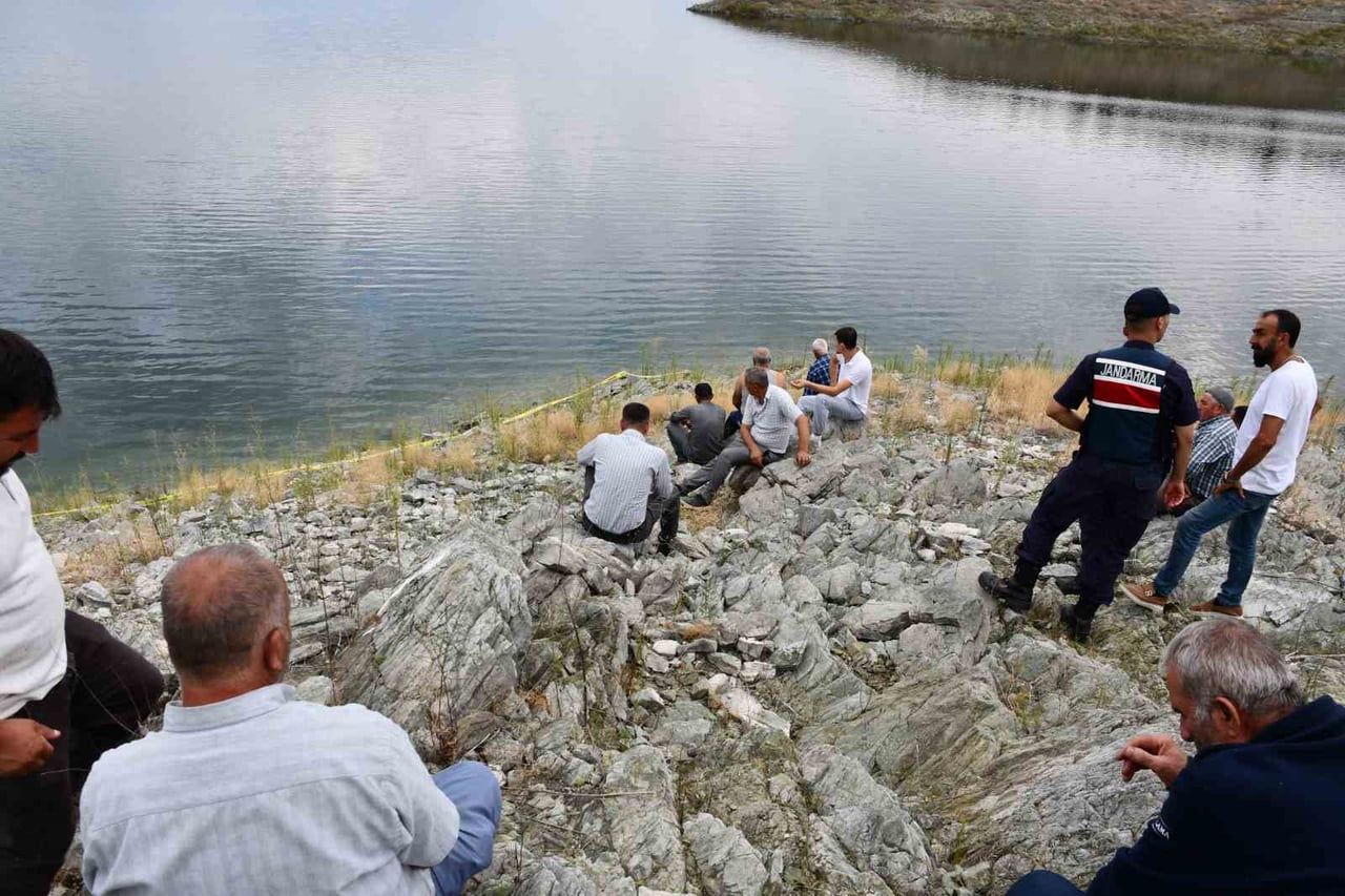 SAMSUN’UN VEZİRKÖPRÜ İLÇESİNDE DÜN AKŞAM SAATLERİNDE EVİNDEN ÇIKTIKTAN SONRA KENDİSİNDEN HABER...
