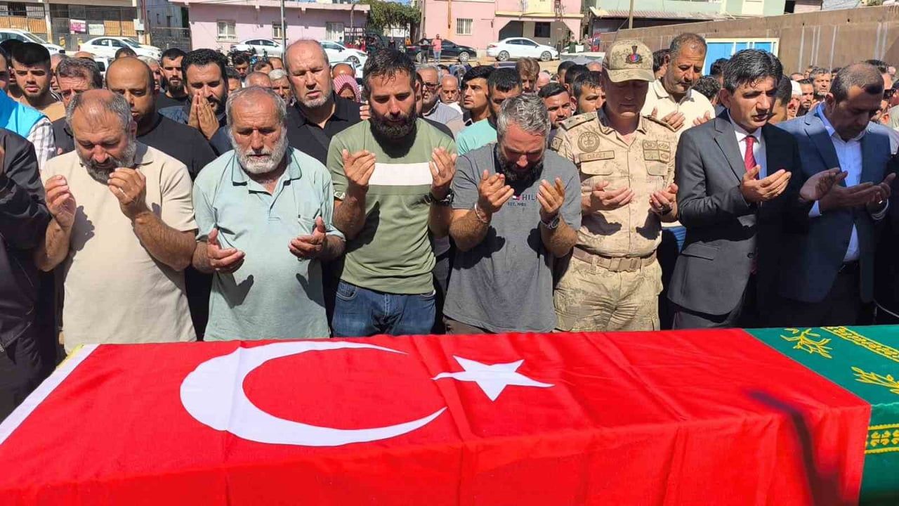KUZEY KIBRIS TÜRK CUMHURİYETİ'NİN (KTKC) GİRNE KENTİ AÇIKLARINDA MEYDANA GELEN GEMİ FACİASININ...