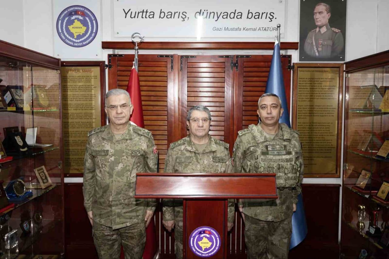 KOSOVA'DA NATO ÖNCÜLÜĞÜNDEKİ KOSOVA BARIŞ GÜCÜ'NÜN (KFOR) DEVİR TESLİM TÖRENİNDE TÜRK SİLAHLI...