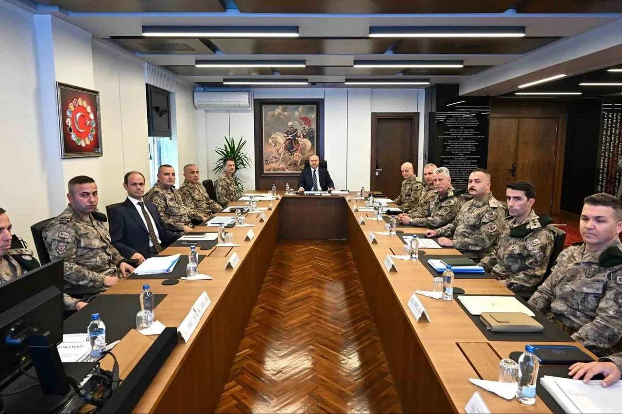 EMNİYET GENEL MÜDÜRÜ ALİ FİDAN, ÖZEL HAREKAT BAŞKANLIĞINI ZİYARET EDEREK, YÜRÜTÜLEN ÇALIŞMALAR...