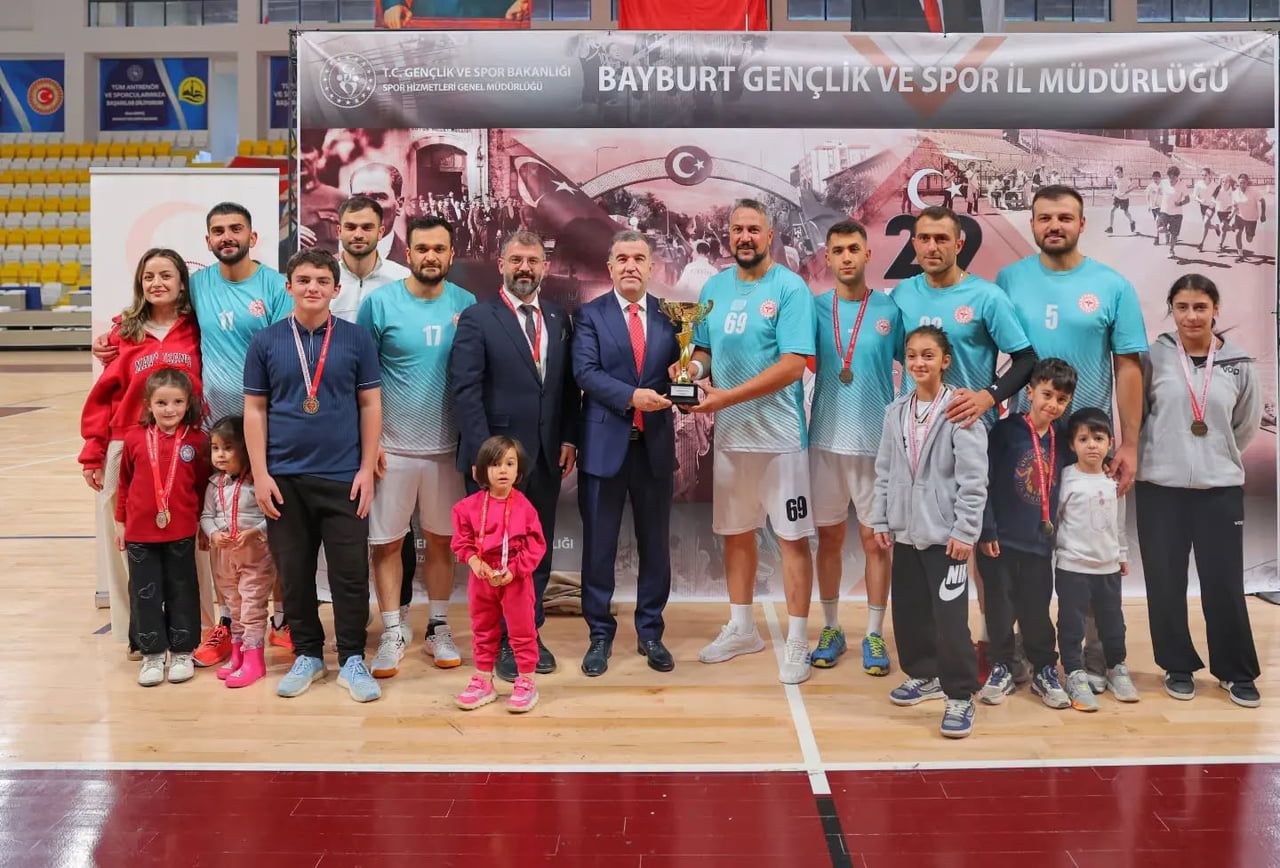 29 EKİM CUMHURİYET KUPASI VOLEYBOL TURNUVASI’NIN ŞAMPİYONU BELLİ OLDU