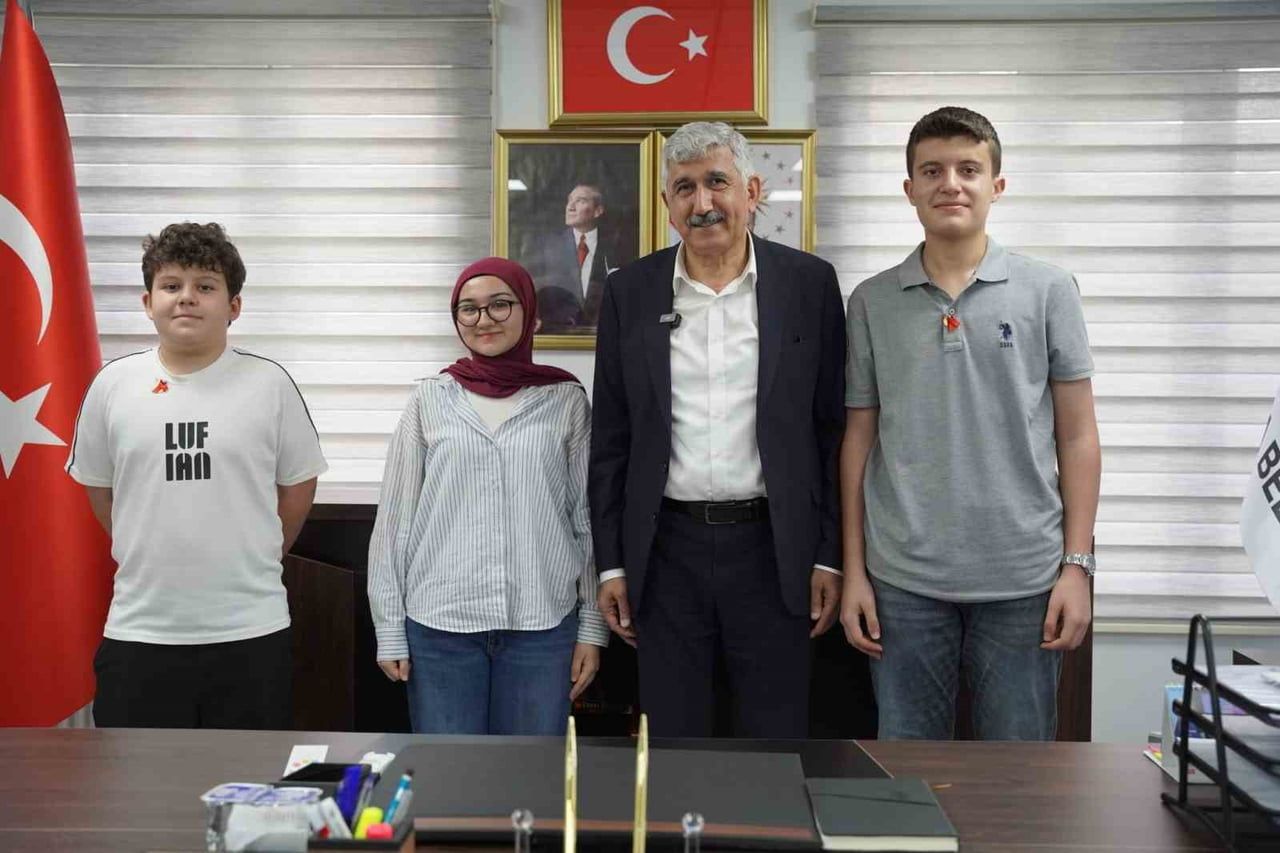 BAŞKAN HALLAÇ, BAŞARILI ÖĞRENCİLERİ HALKIN MAKAMINDA AĞIRLADI