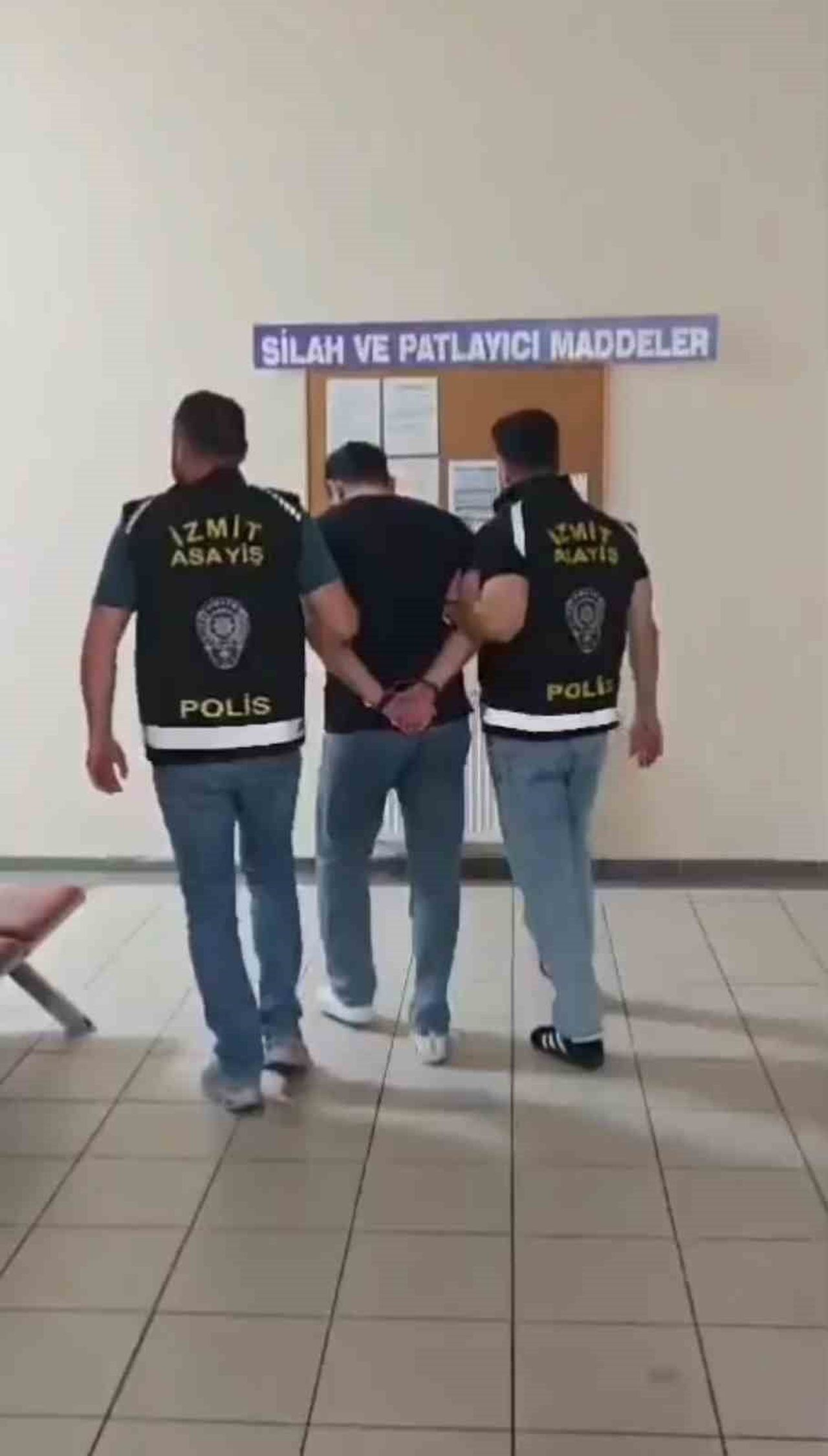 KOCAELİ'NİN İZMİT İLÇESİNDE, HAKKINDA 21 YIL 4 AY 22 GÜN KESİNLEŞMİŞ HAPİS CEZASI BULUNAN ŞÜPHELİ...