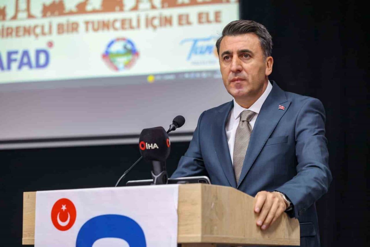 TUNCELİ VALİSİ VE BELEDİYE BAŞKAN VEKİLİ ŞEFİK AYGÖL KONUŞMA YAPTI