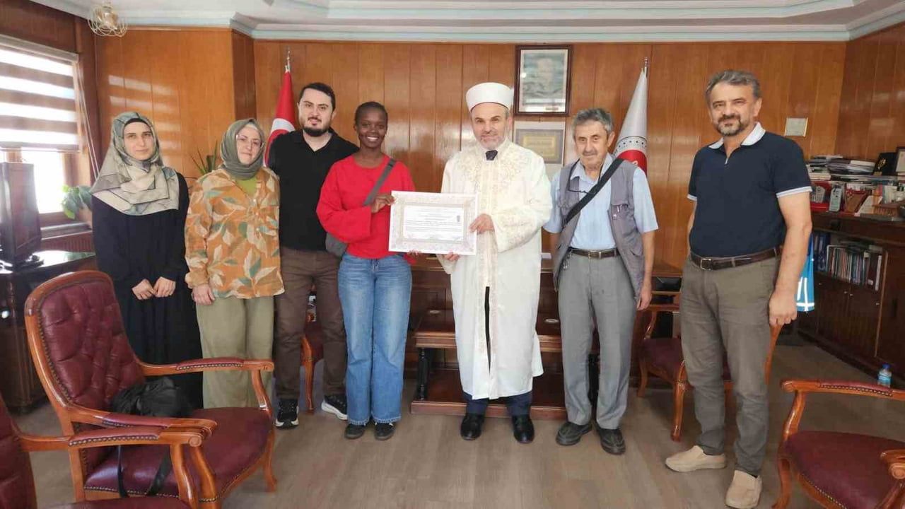 KENYALI SHEİLA CHEPCHİRCHİR, DÜĞÜN MERASİMİ ÖNCESİ TERME İLÇE MÜFTÜLÜĞÜ’NDE DÜZENLENEN İHTİDA...