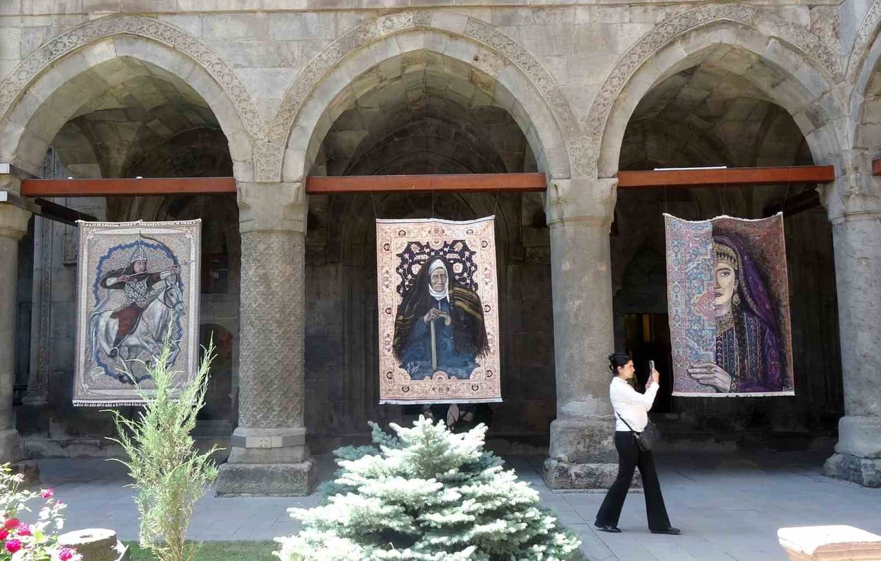 20 ÖZEL ÇALIŞMA ERZURUM'UN SİMGE YAPILARINDAN TARİHİ ÇİFTE MİNARELİ MEDRESE'DE SANATSEVERLERİN...