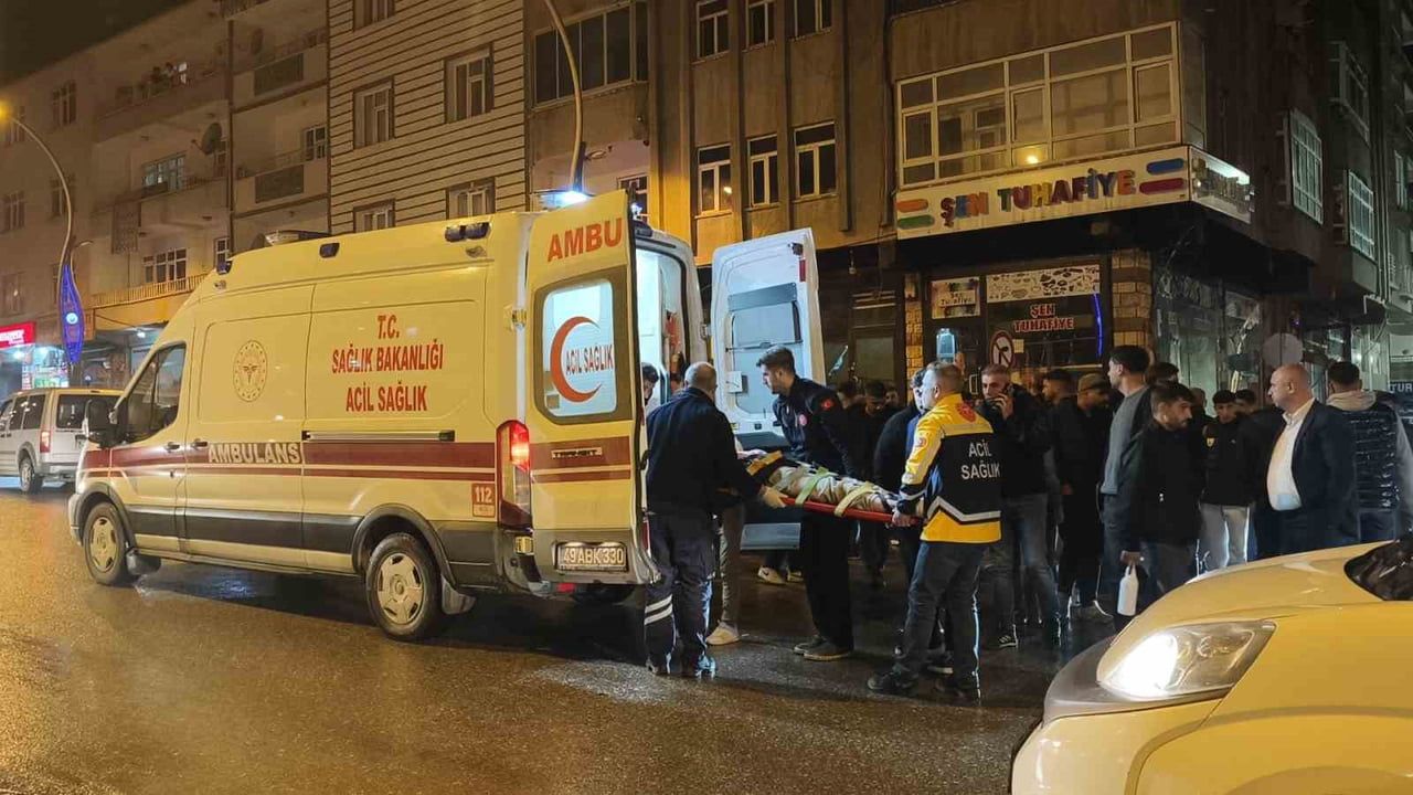 MUŞ’TA OTOMOBİL İLE MOTOSİKLETİN ÇARPIŞMASI SONUCU MEYDANA GELEN TRAFİK KAZASINDA 2 KİŞİ...