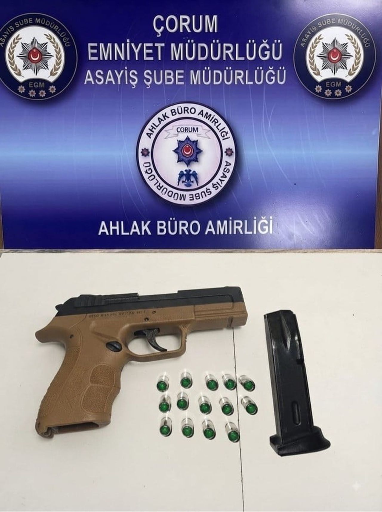 DENETİMLERDE UYUŞTURUCU MADDE VE SİLAHLAR ELE GEÇİRİLDİ.