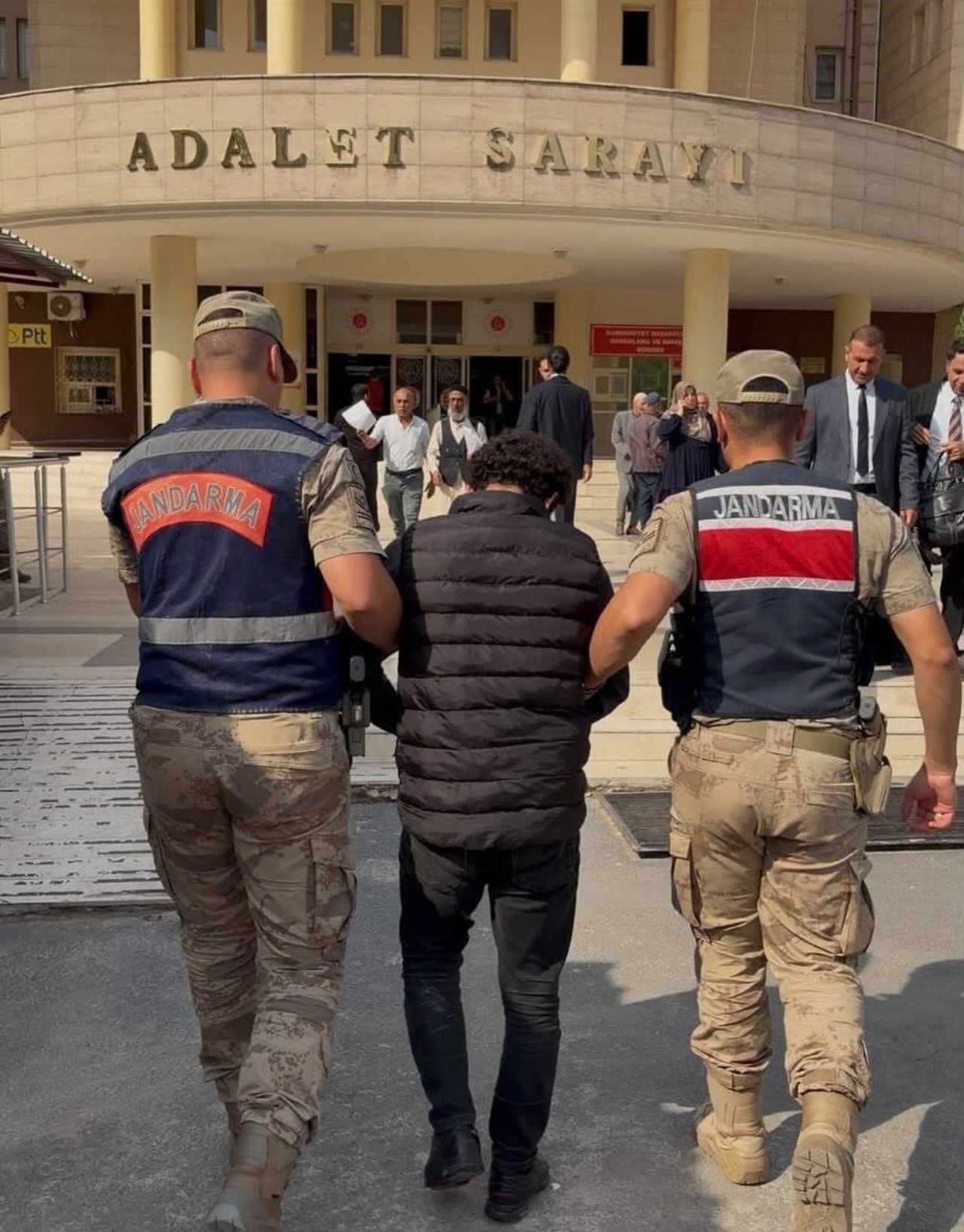 UYUŞTURUCUDAN ARANAN ŞAHIS YAKALANDI