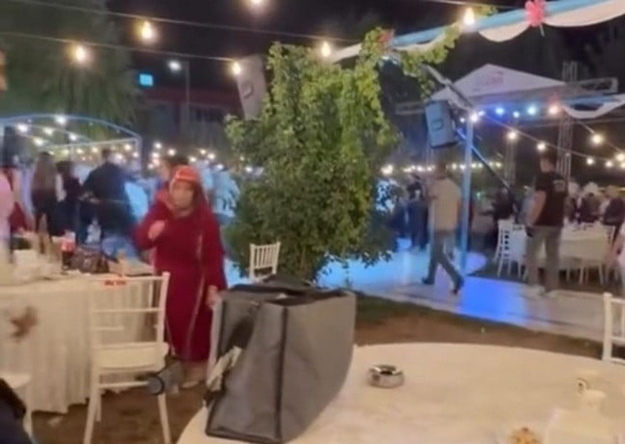 MALATYA'DA BİR DÜĞÜN SALONUNDA İKİ GRUP ARASINDA ÇIKAN KAVGADA 4 KİŞİ DARP SONUCU...