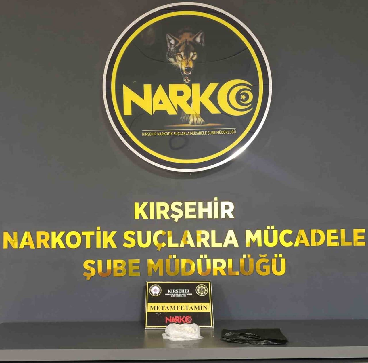 KIRŞEHİR'DE POLİS, UYUŞTURUCU MADDE TİCARETİNİN VE KULLANIMININ ÖNLENMESİNE YÖNELİK YAPTIĞI İKİ...