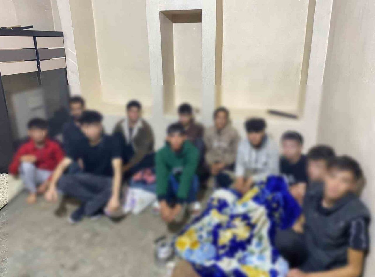ŞANLIURFA'DA SINIRDAN KAÇAK GİRİŞ 61 GÖÇMEN YAKALANDI