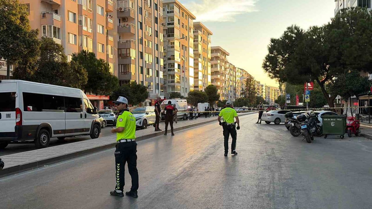 İZMİR'İN KARABAĞLAR İLÇESİNDE PSİKİYATRİ TEDAVİSİ GÖRDÜĞÜ ÖĞRENİLEN BİR ŞAHIS, BANKA GÜVENLİK...