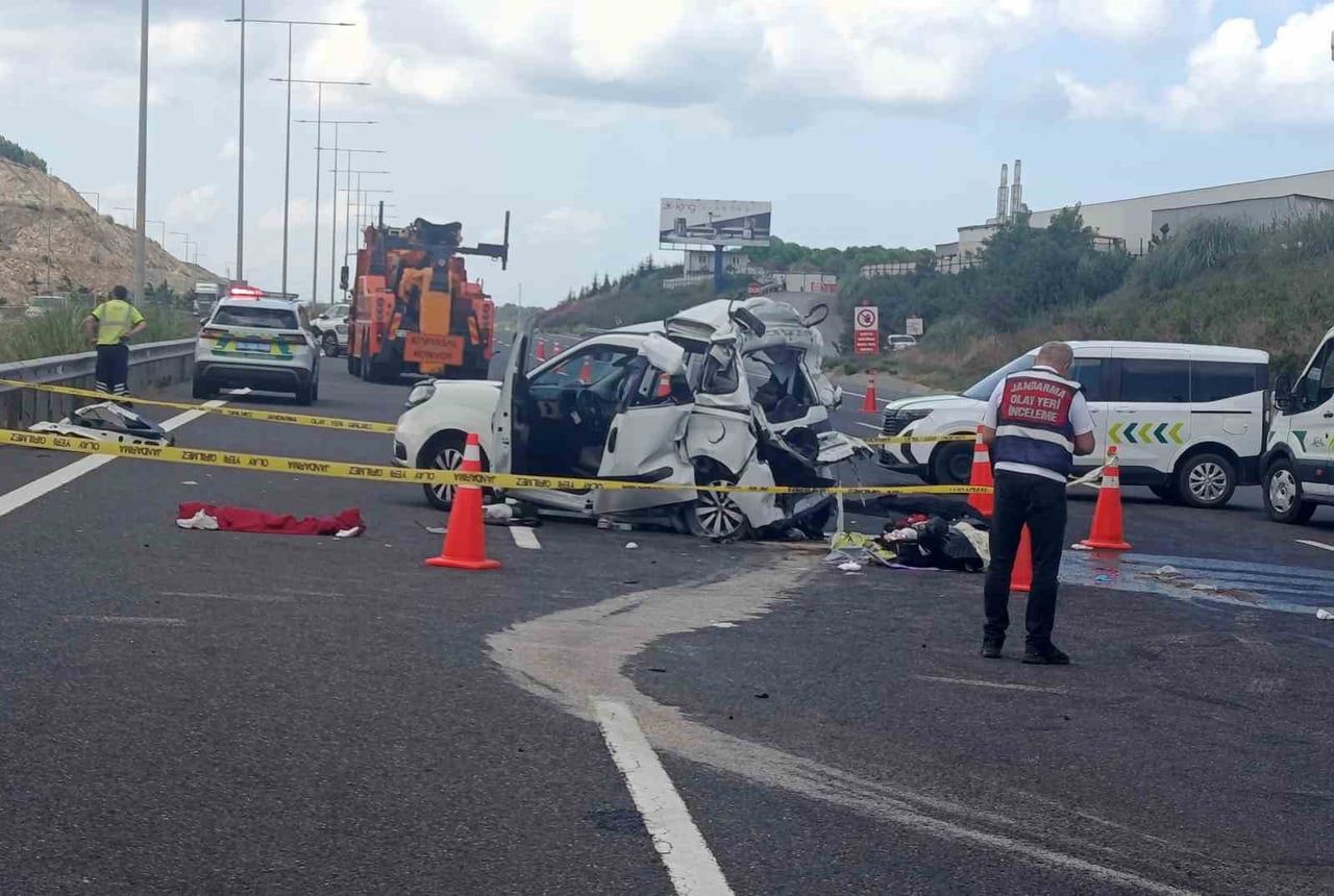 KUZEY MARMARA OTOYOLU’NDA PTT KARGO KAMYONU OTOMOBİLE ARKADAN ÇARPTI. KAZADA 1’İ ÇOCUK 2 KİŞİ...