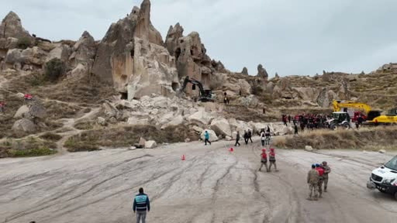 Kapadokya'da Çöken peribacası böyle görüntülendi