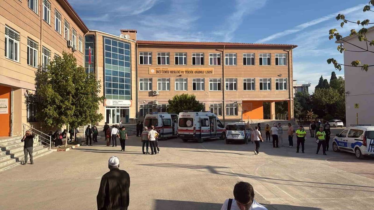 İNCİ ÜZMEZ MESLEKİ VE TEKNİK LİSESİNDE PANİK YAŞANDI