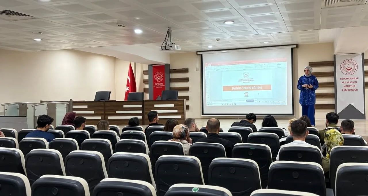 KÜTAHYA’DA EVLENECEK GENÇLERE EVLİLİK ÖNCESİ EĞİTİM