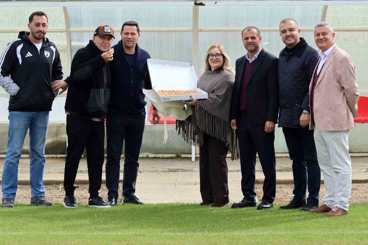 MUĞLASPOR BAŞKAN VEKİLİ MEHTAP ÇAHAN, KEMAL DİRİKAN TESİSLERİ’Nİ ZİYARET EDEREK FUTBOLCULARIN...