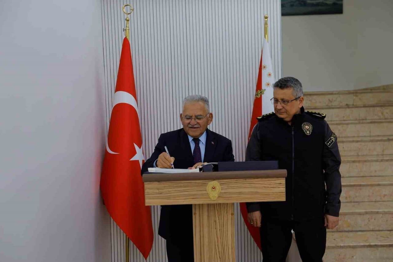 KAYSERİ BÜYÜKŞEHİR BELEDİYE BAŞKANI DR. MEMDUH BÜYÜKKILIÇ, KAYSERİ’YE YENİ ATANAN İL EMNİYET...